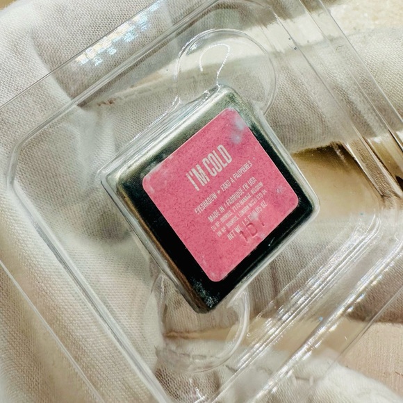 NEW! Jeffree Star Cosmetics Artistry Singles I’m Cold Eyeshadow - Picture 13 of 14